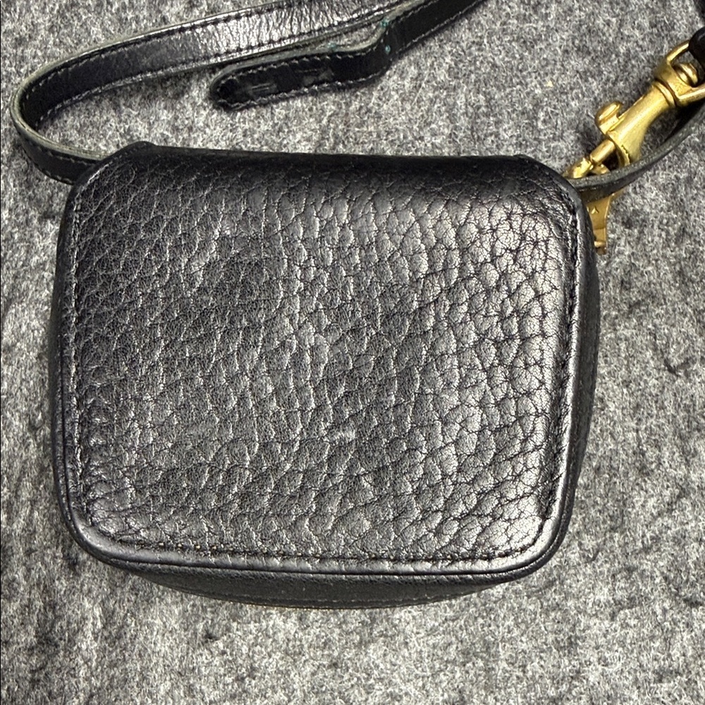 Dooney & Bourke Vintage Black Textured Leather purse. - Picture 3 of 10